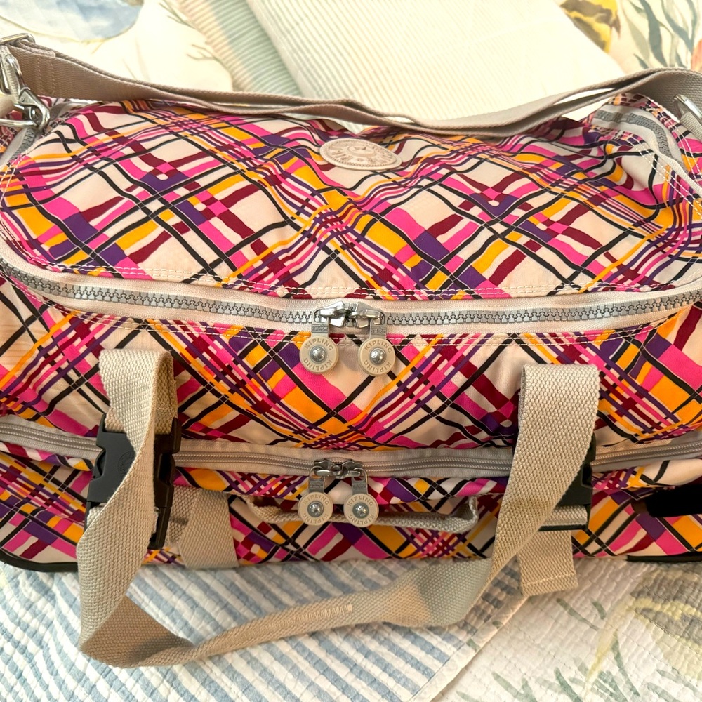 COPY - GORGEOUS  WHEELED KIPLING DUFFLE BAG IN NEW CONDITION. 25 x15 x 13